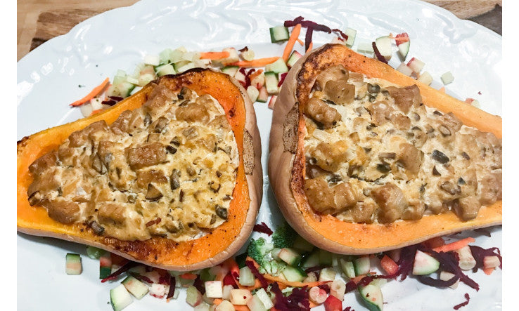 Courge butternut farcie au tempeh et crème forestière