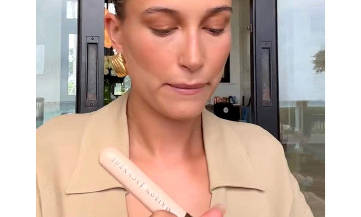 Quand Hailey Bieber nous utilise en nous taggant pour un résultat sublime