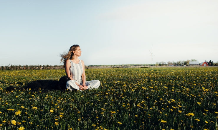 Méditer avec les huiles essentielles pour se recentrer en profondeur