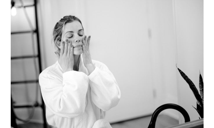 Nettoyage du matin performant-purifiant-tenseur impressionnant avec Exfopur!