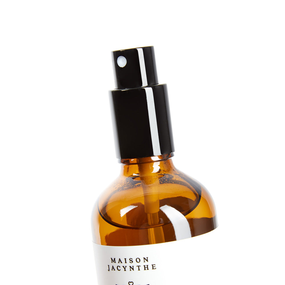 Vaporisateur d'une bouteille de 100 ml d'eau florale de rose de Maison Jacynthe