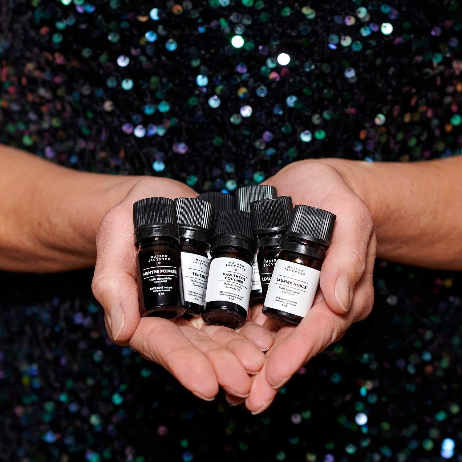 S’ouvrir au renouveau : les huiles essentielles pour un Noël lumineux