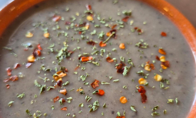 Potage aux haricots et champignons