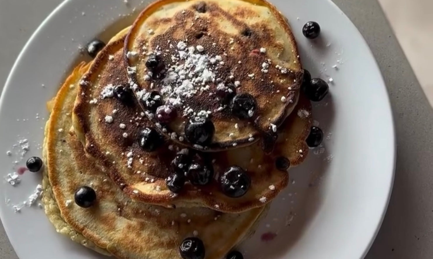 Fluffy pancakes protéinés aux bleuets