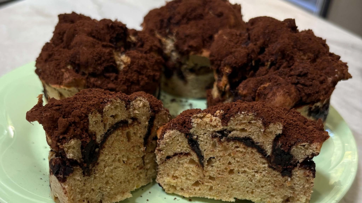 Muffins marbrés protéinés, banane et cacao au air fryer
