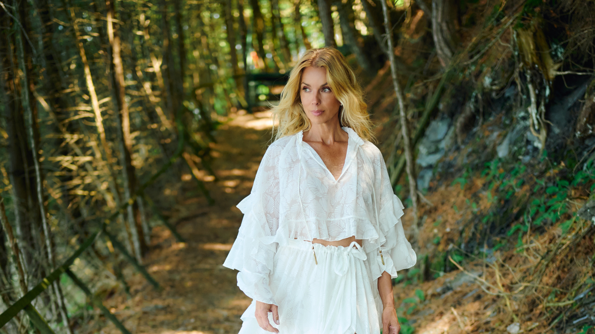 Jacynthe marche dans la forêt | Maison Jacynthe