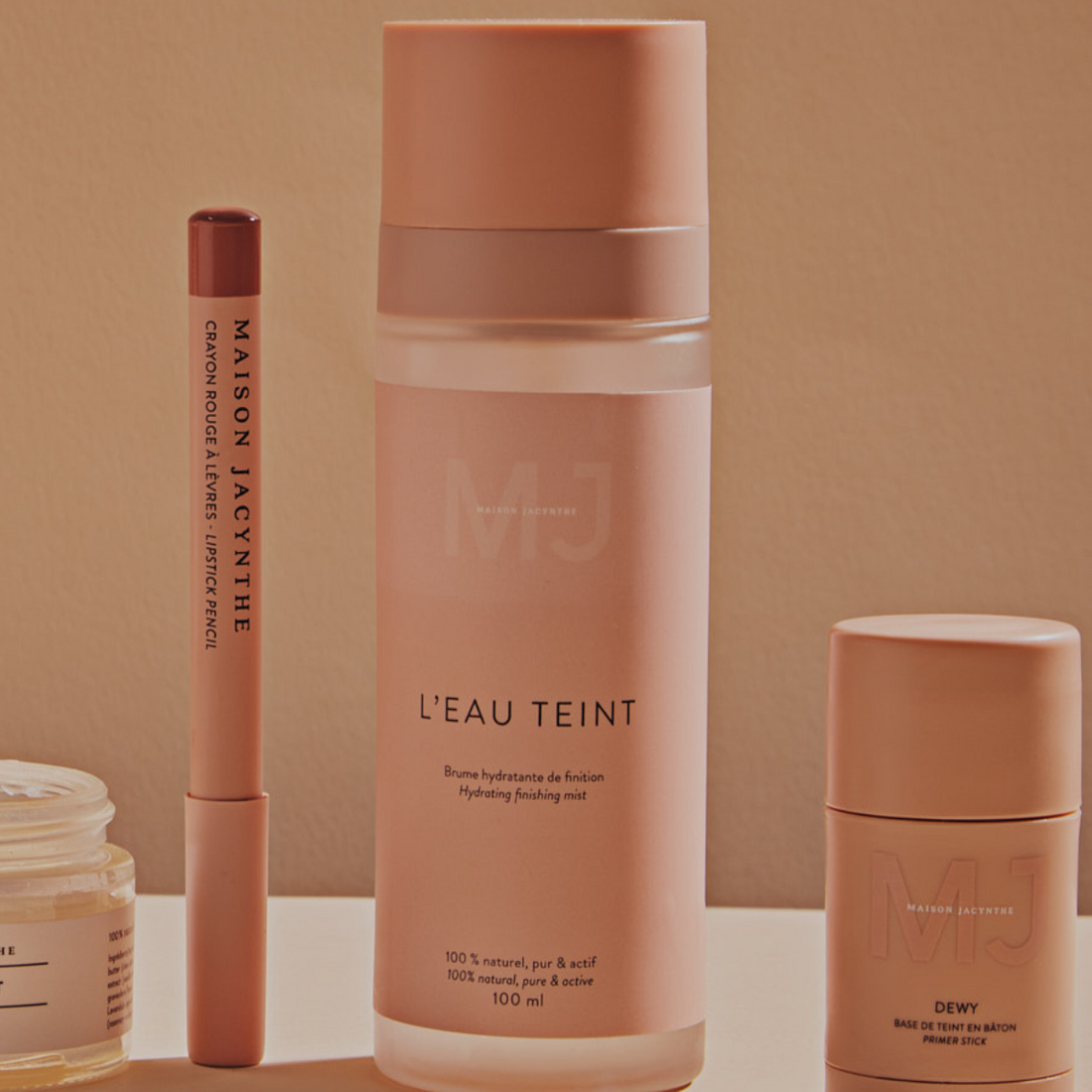L'Eau teint - Enriched with hyaluronic acid