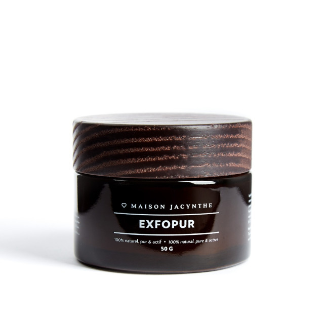 Pot en verre de 50 g, l'Exfopur de Maison Jacynthe combine une action exfoliante, oxygénante et purifiante, redonnant à la peau jeunesse et fraîcheur.